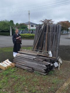 今年も恒例の念向寺住職による塔婆、仏事品のご供養して頂きました。
#筑波茎崎霊園 #公園墓地 #樹木葬 #つくば